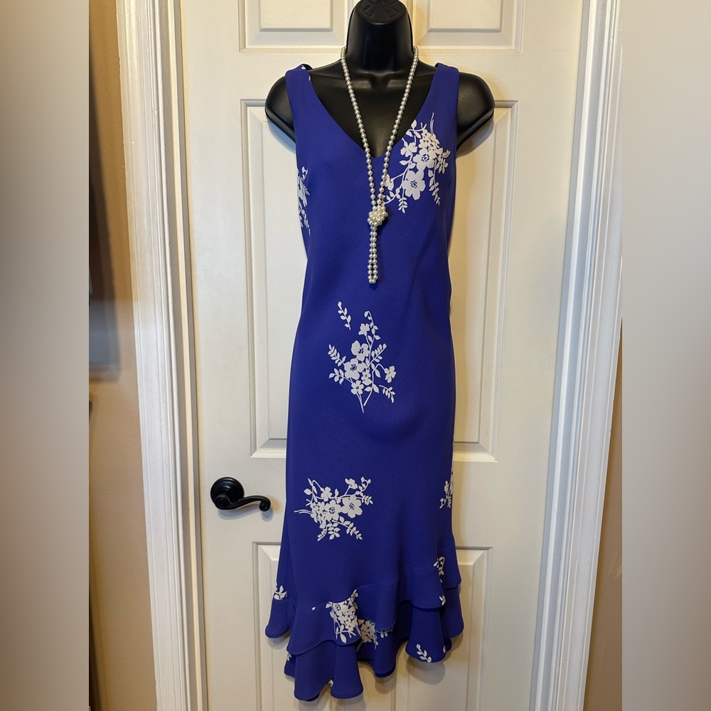 D56-Elegant Purple & White Floral Dress w/ruffled hem & lined sz 16